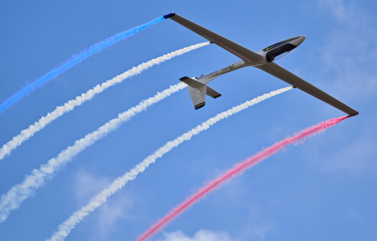 JorgenLammens's tweet photo. First selection of some pics #Meetingdelair #HauteSomee #Albert Danish dynamite with #Theo #SoloDisplay #F16 @BeAirForce #DreamViper and ...a glider :) #avgeeks #AvGeek #Airshows #Planespotting #aviationphotography https://t.co/MCFun8p9Eo