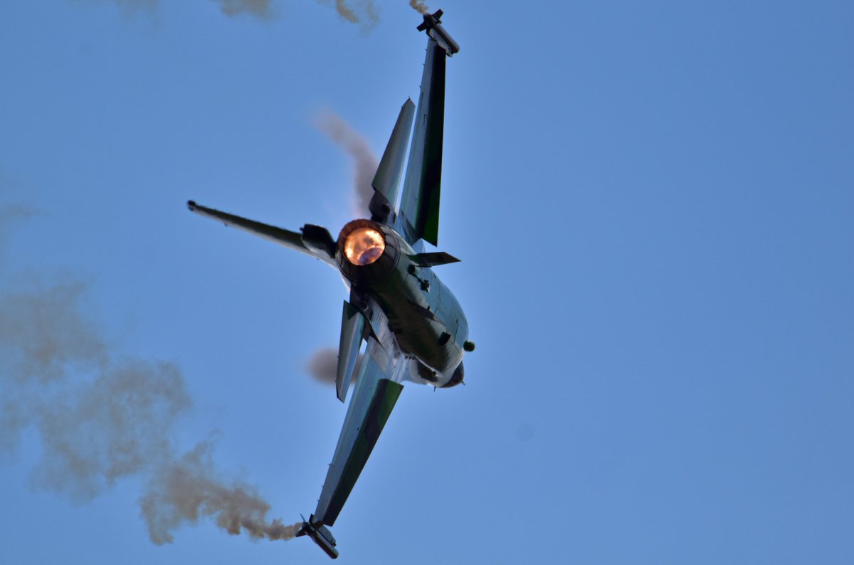 JorgenLammens's tweet photo. First selection of some pics #Meetingdelair #HauteSomee #Albert Danish dynamite with #Theo #SoloDisplay #F16 @BeAirForce #DreamViper and ...a glider :) #avgeeks #AvGeek #Airshows #Planespotting #aviationphotography https://t.co/MCFun8p9Eo
