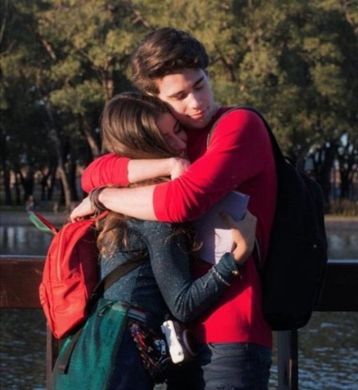 ccstetonas's tweet image. TOP 51, 50, 49 &amp;amp; 48 
nick &amp;amp; jess | 3755 votos | 1,2% 
gastina | 3978 votos | 1,2% 
binuel | 4005 votos | 1,3% 
villaneve | 5116 votos | 1,6%