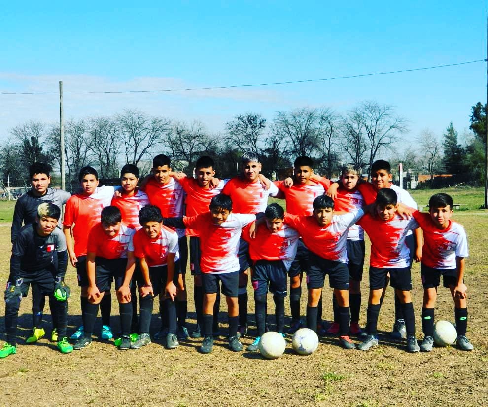 afa's tweet photo. #FútbolInfantil En el #DíaDeLaNiñez, el fútbol infantil de @afa juega la fecha 15 del Torneo "Veteranos de Malvinas". Los más pequeños viven su día a pleno deporte. https://t.co/jrri32w2B0