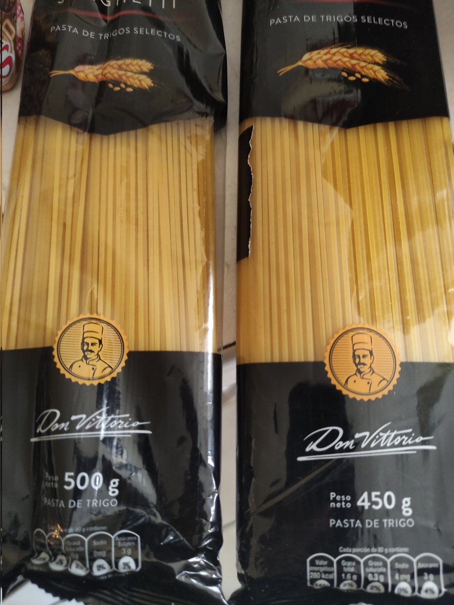 Evlyn_S's tweet photo. Y así le van reduciendo los contenidos a las cosas. Madre se queja que el papel higiénico cada vez viene más chico. Esperen que se de cuenta que le han sacado 50 gramos al paquete de fideos. https://t.co/ZpyHKd7JjB