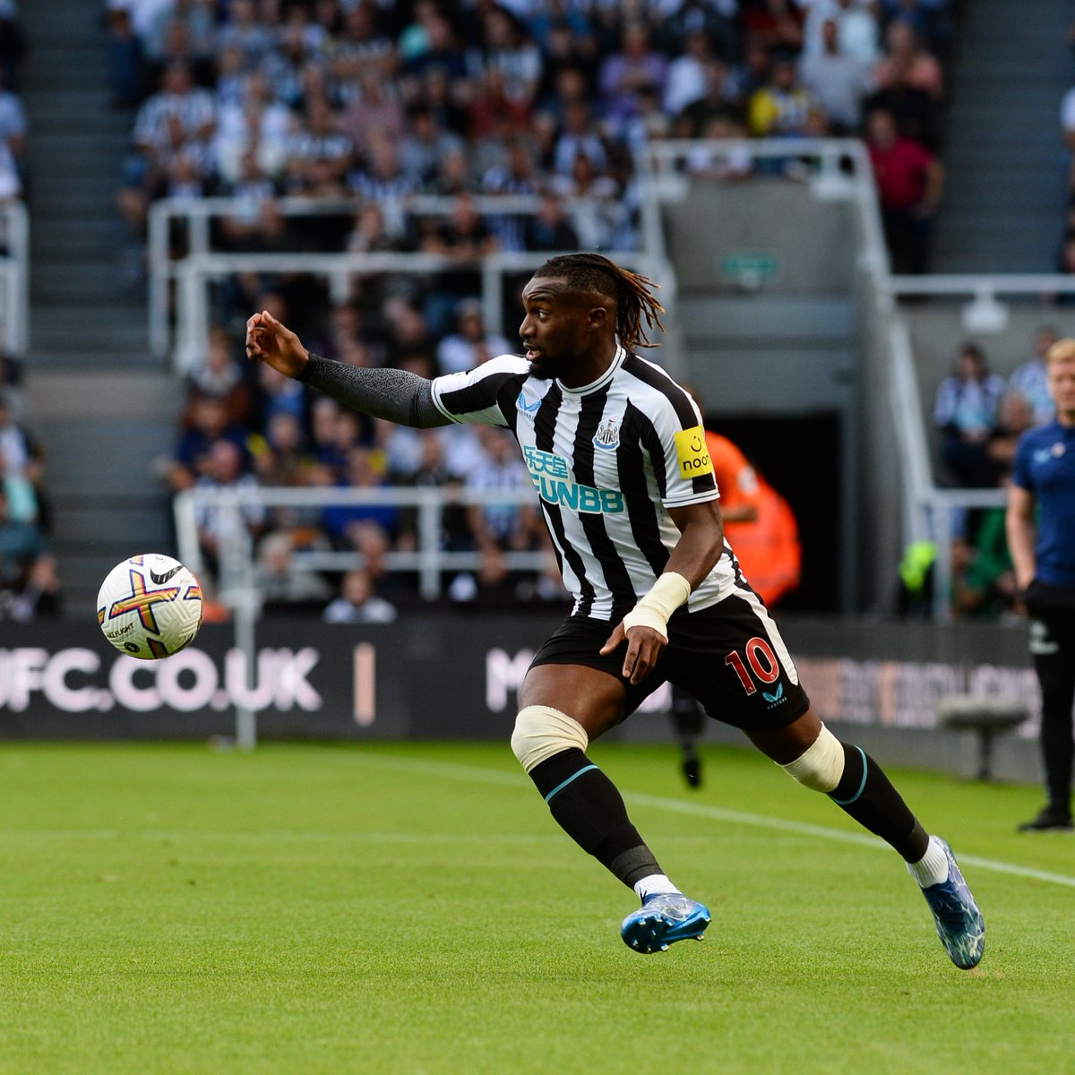 NUFC's tweet photo. Electric. ⚡️ https://t.co/hY5fC5GT7v