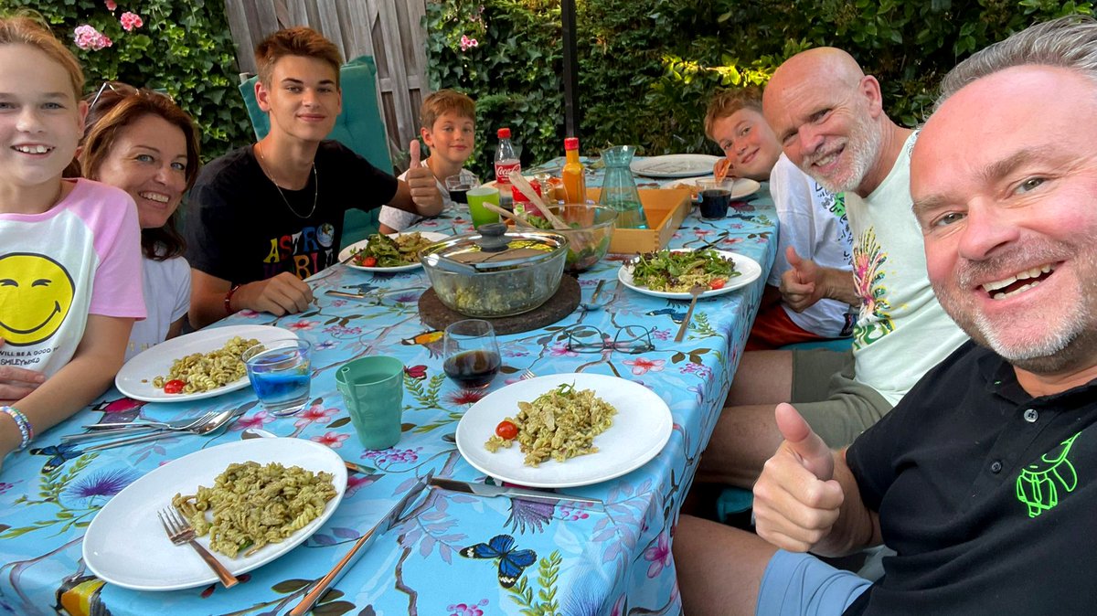 EricRoeske's tweet photo. Het waren 17 geweldige dagen (5-21 augustus 2022)! Na 2,6 jaar eindelijk mijn inmiddels 16-jarige Niels weer gezien (thanks2corona) en met mijn andere boys Raglan en Lennon vakantie gevierd in Nederland (Niels was er sinds 2008 niet meer geweest)! ❤️❤️❤️❤️
https://t.co/RqsYn7cqwk https://t.co/T26MlPJwXb