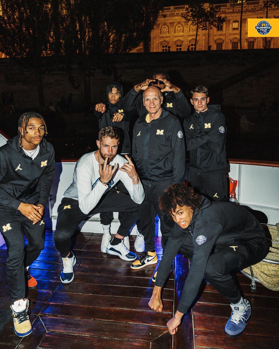 umichbball's tweet photo. We on a boat! 🛳🗼🍾 https://t.co/ZQ2n5chU7G