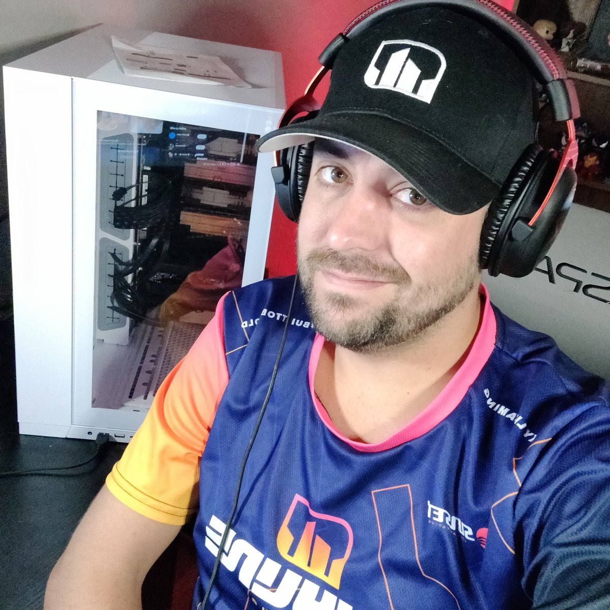 FreakyKreaky's tweet image. @SKLNgg merch from @SunsetCol. 

Only thing missing is a tube of Goo!