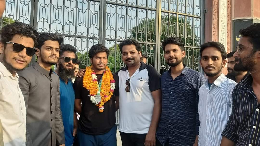 MAmintoee's tweet photo. #AMU Student @waris_alig_ grabs #SilverMedal in National Senior grappling wrestling championship 2022 held in #Sonepat, #Haryana. 
Congratulations partner 💝
#AMUCC https://t.co/iQHohDEfOd
