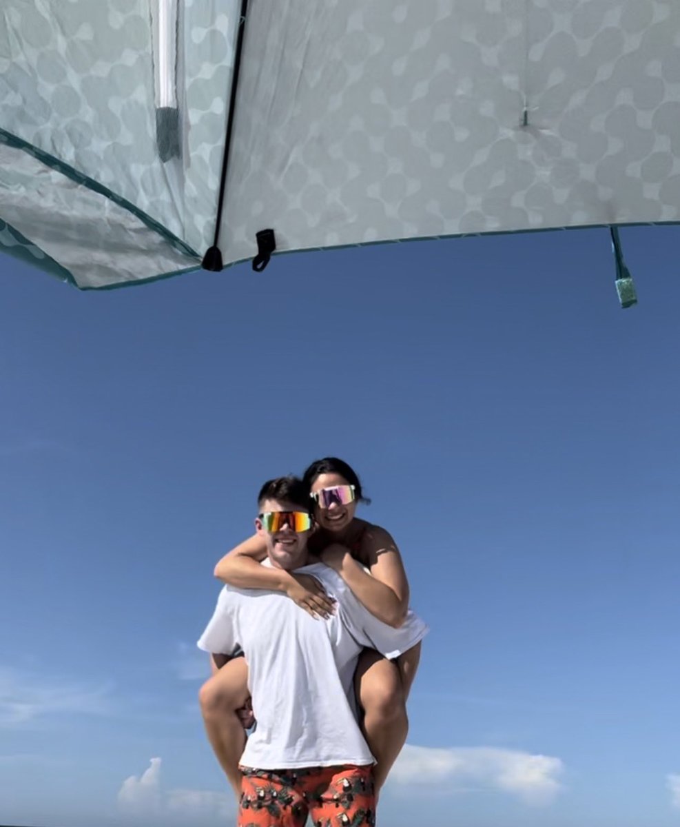 danniesander's tweet photo. just a quick appreciation post for the one who makes me whole. so much love for you💗💗 https://t.co/zvlsUi9YYI