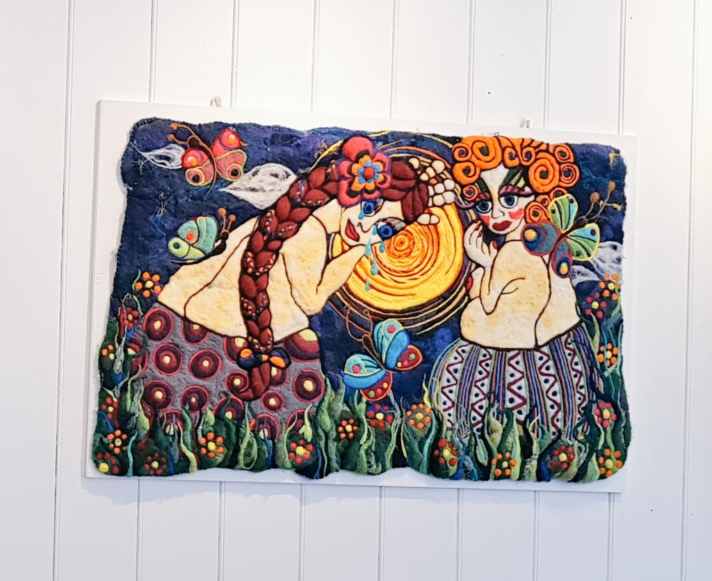 langportclocks's tweet photo. We are pleased and honoured to be exhibiting some truly exceptional artwork. The attached photos are bespoke feltwork tapestries created by Magdalena Zofia Wynne-Griffith #Langport #Somerset #whereitsto #Art https://t.co/ZYi8Sj37sC