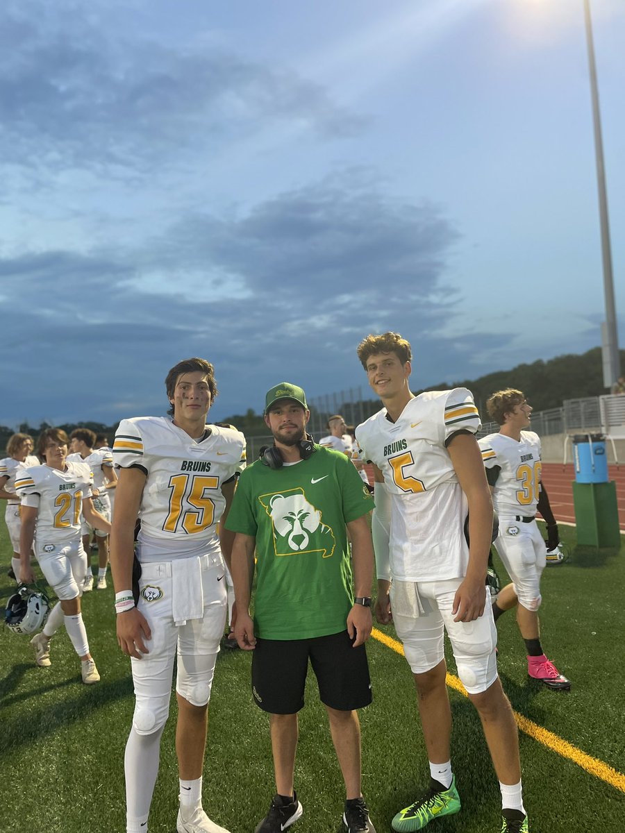 CoachZKarl's tweet photo. Great jamboree from these two! 

@SamKaiser11 
@Brady_D_2_ 

#QbsQuad
#qb&amp;qbcoachlove https://t.co/9atCEc3mNO