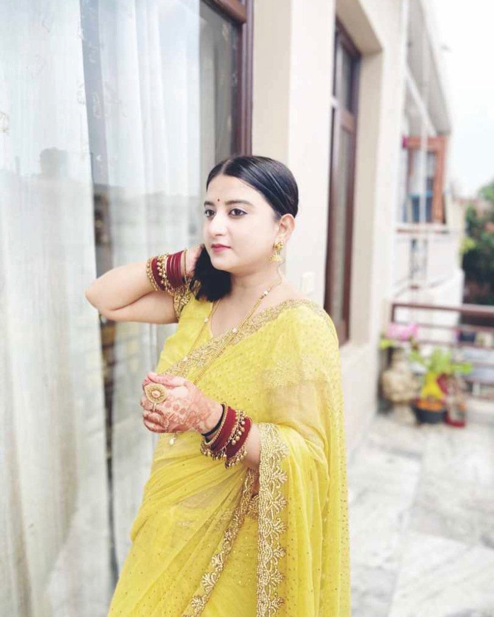 DivaNikumb's tweet photo. #Janamashtami2022 #Radhalook #yellowtweet #yellowsaree https://t.co/5kfYpyMax4