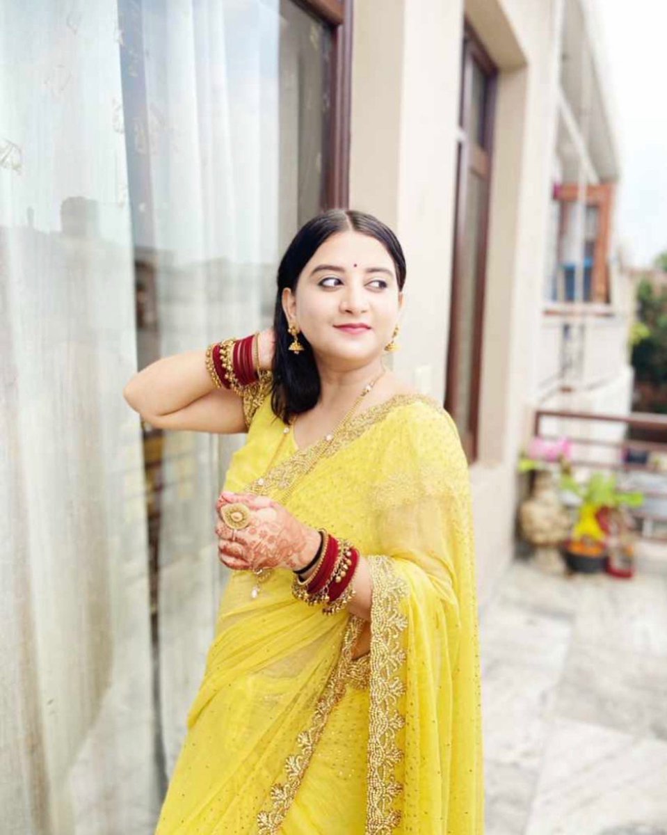 DivaNikumb's tweet photo. #Janamashtami2022 #Radhalook #yellowtweet #yellowsaree https://t.co/5kfYpyMax4