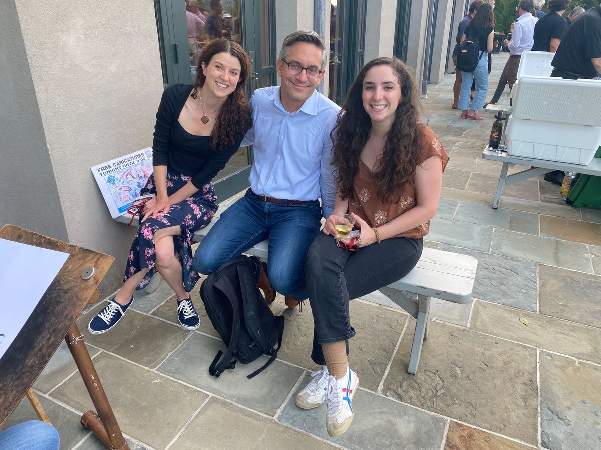 Fantastic meeting at #cshlcancer22 ! Great to spend time with the very first Winslow lab grad student @drmcaswell and the most recent @EmilyAshkin ! Many generations of science!!