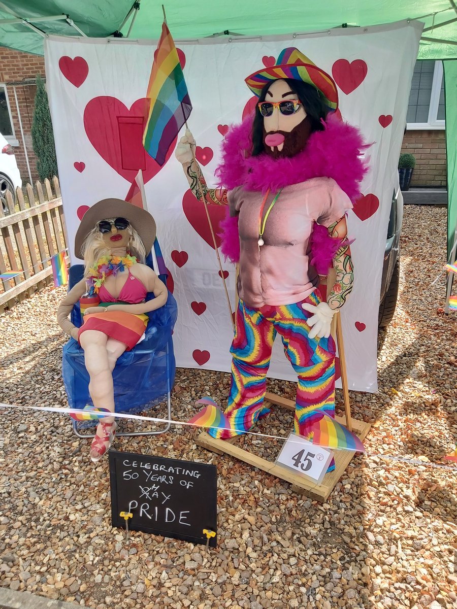 DrNeilMatthews's tweet photo. Some inventive entries in the Flamstead Scarecrow Festival. Winner should be England football legend "Crow-ie" Kelly #Chilterns https://t.co/217KkBFnWg