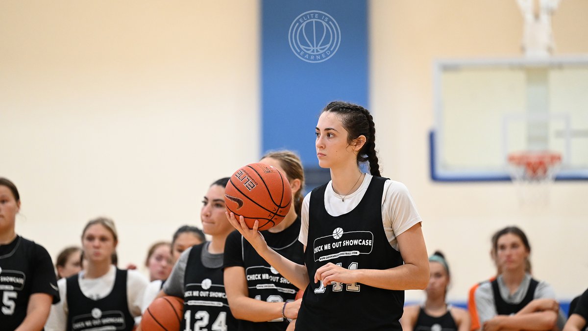 ChrisHansenPSB's tweet photo. 2023 @WSUCougarWBB @jennavilla34 contemplating her next 30-foot bomb!
Sad this is her last #CMOSeattle
#ELITEisEARNED https://t.co/LstkkX4rGW