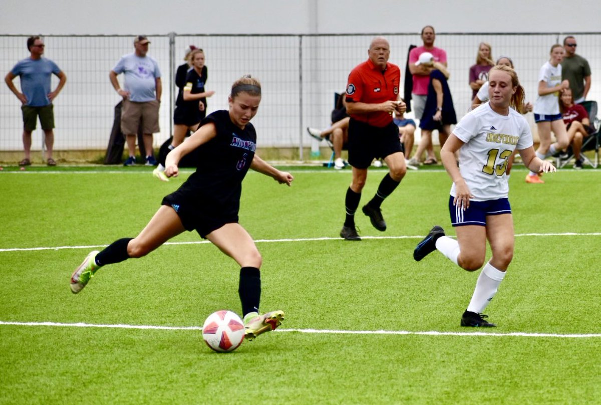 hannahhaydenGK's tweet photo. 2nd half… score is 0-1, &amp; Independence leads. But, their lead didn’t last for long. Junior @RileyObryan2 scores off a beautiful @OliviaHass1 corner kick. Junior Callie Segeleon and Senior @elliesmeyer would also answer with 2 - back-2-back goals to confirm the Rockets win. 🚀⚽️ https://t.co/ior7uBy3LH