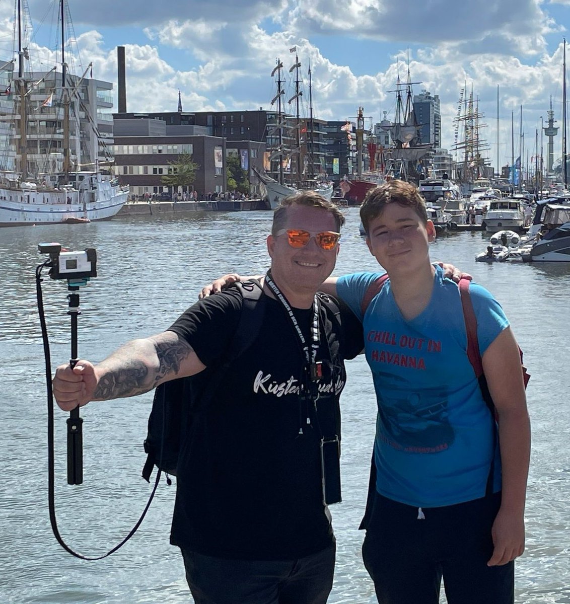 Kuesti_76's tweet photo. Coolen Tag in #bremerhaven on #stream verbracht. In der Spitze knapp 500 Viewer und Mega #chatting . #IRL Rules. #TwitchDE #küstenfahrlehrer #nordsee #nordseeküste #pfy #events https://t.co/SdJGZ9fkfC