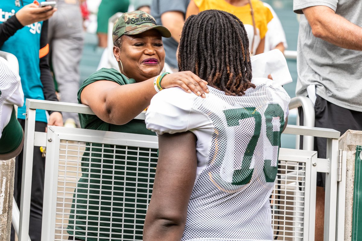 BUFootball's tweet image. All about family 🐻

#SicEm | #BUncommon