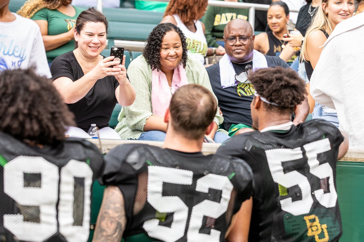 BUFootball's tweet image. All about family 🐻

#SicEm | #BUncommon