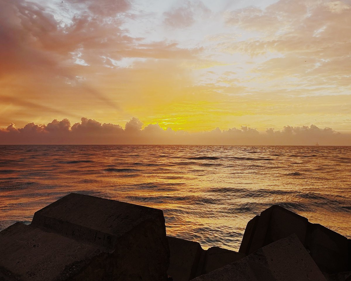 erickbm24's tweet photo. Playa Miramar nos regala este amanecer 🌅 https://t.co/M2rNCmvMDO