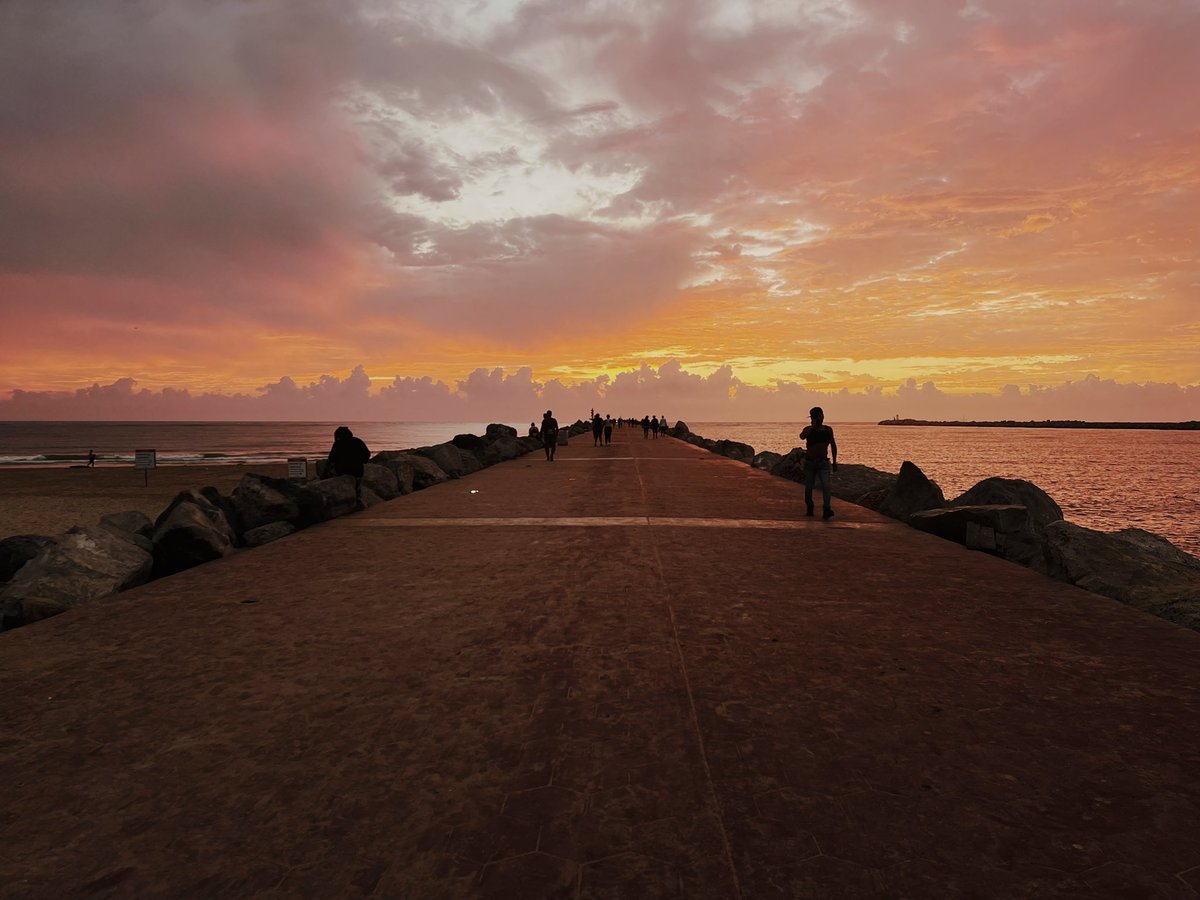 erickbm24's tweet photo. Playa Miramar nos regala este amanecer 🌅 https://t.co/M2rNCmvMDO
