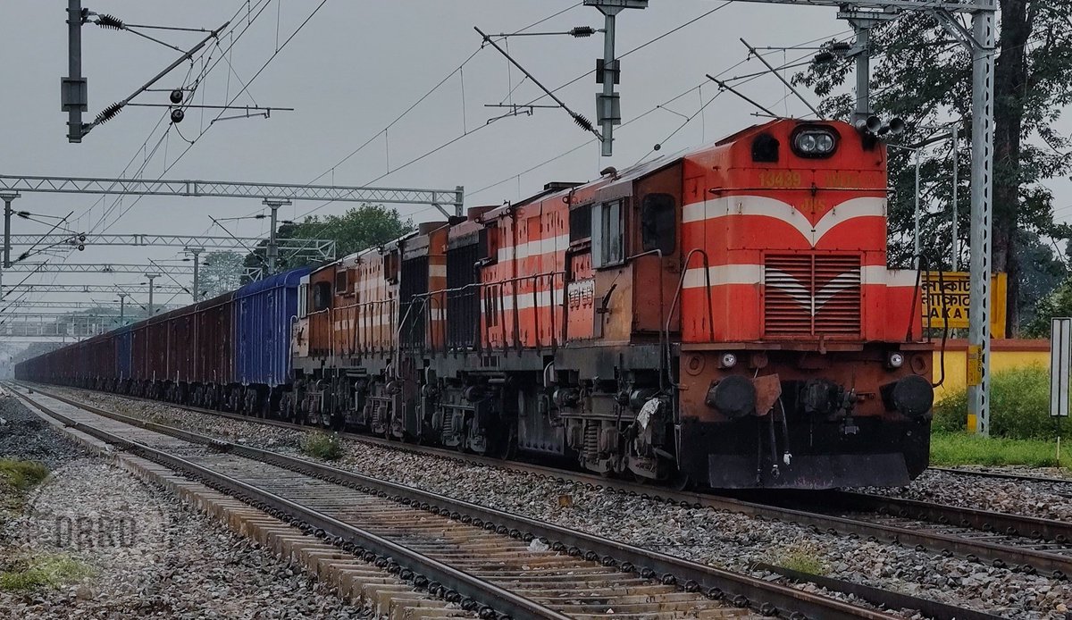 NFR_Enthusiasts's tweet photo. #Jhansi/#JHS WDG3A Twins #13439 , #13440 with an empty BCNA Rake at #Falakata 

📸: @DRRD99 
#NFRailEnthusiastsOG

@drm_apdj @DrmJhansi @RailNf @CPRONCR @RailMinIndia @AshwiniVaishnaw @blwvaranasi #ViranganaLakshmibaiJunction #VGLB #NortheastFrontierRailway #IndianRailways https://t.co/7T2JieRUDJ