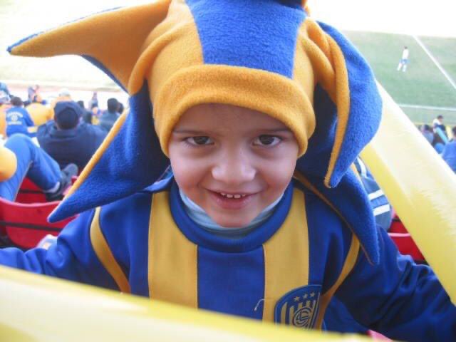 Si te contáramos a esa edad y con lo fanatico que eras/sos que ibas a darle esta alegría a toda esa gente 😭💙💛VAMOS CHANCHON <a href="/diegofer_02/">Diego Fernández</a> vamos Luqueño crj!!