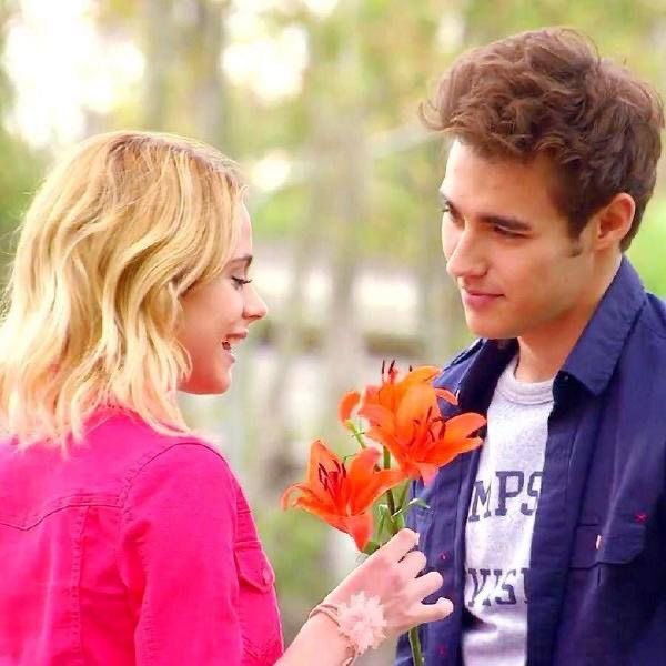 ccstetonas's tweet image. TOP 40 
ed &amp;amp; lorraine y leonetta | 9752 votos | 3,1%