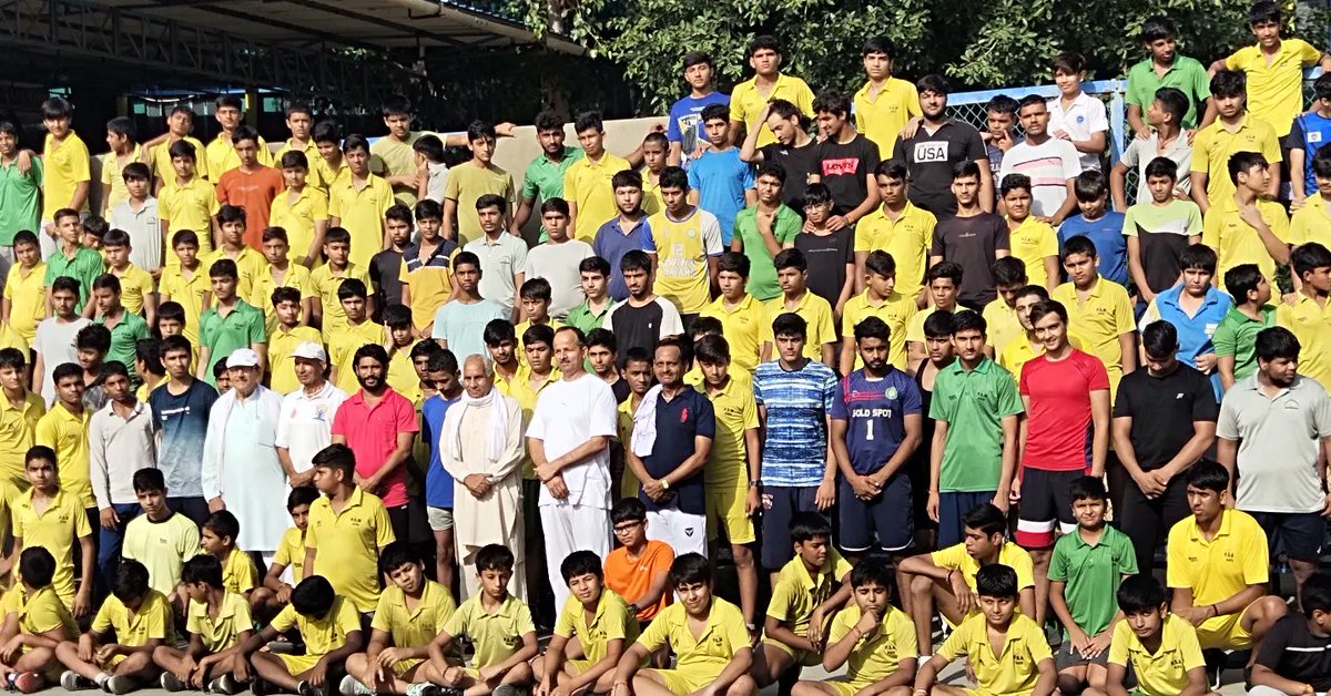 SandeepArya88's tweet photo. प्रताप सीनियर सेकेंडरी स्कूल,खरखोदा सोनीपत में अंतरराष्ट्रीय स्पोर्ट्स एकेडमी में जाने का अवसर मिला। अंतर्राष्ट्रीय कोच द्रोणाचार्य अवॉर्डी श्री ओम प्रकाश दहिया  जी वे उनके छोटे भाई प्रिंसिपल श्री धर्म प्रकाश आर्य जी से मिलना हुआ । #Sportes @flickersingh https://t.co/bHzuz0rQ1T