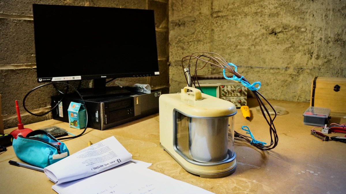 HEEE !!!  un Barographe Baromètre enregistreur JULES RICHARD de collection sur lequel faire du Lock picking puis à bidouiller

😈