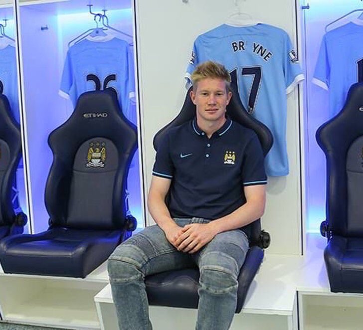 fotballparodier's tweet photo. De Bruyne: Wtf? 

Haaland: 😂😂😂

De Bruyne: I don’t get it

Haaland: 🤣🤣🤣 Photo 🤣🤣🤣 https://t.co/Gu8EPSUD2p