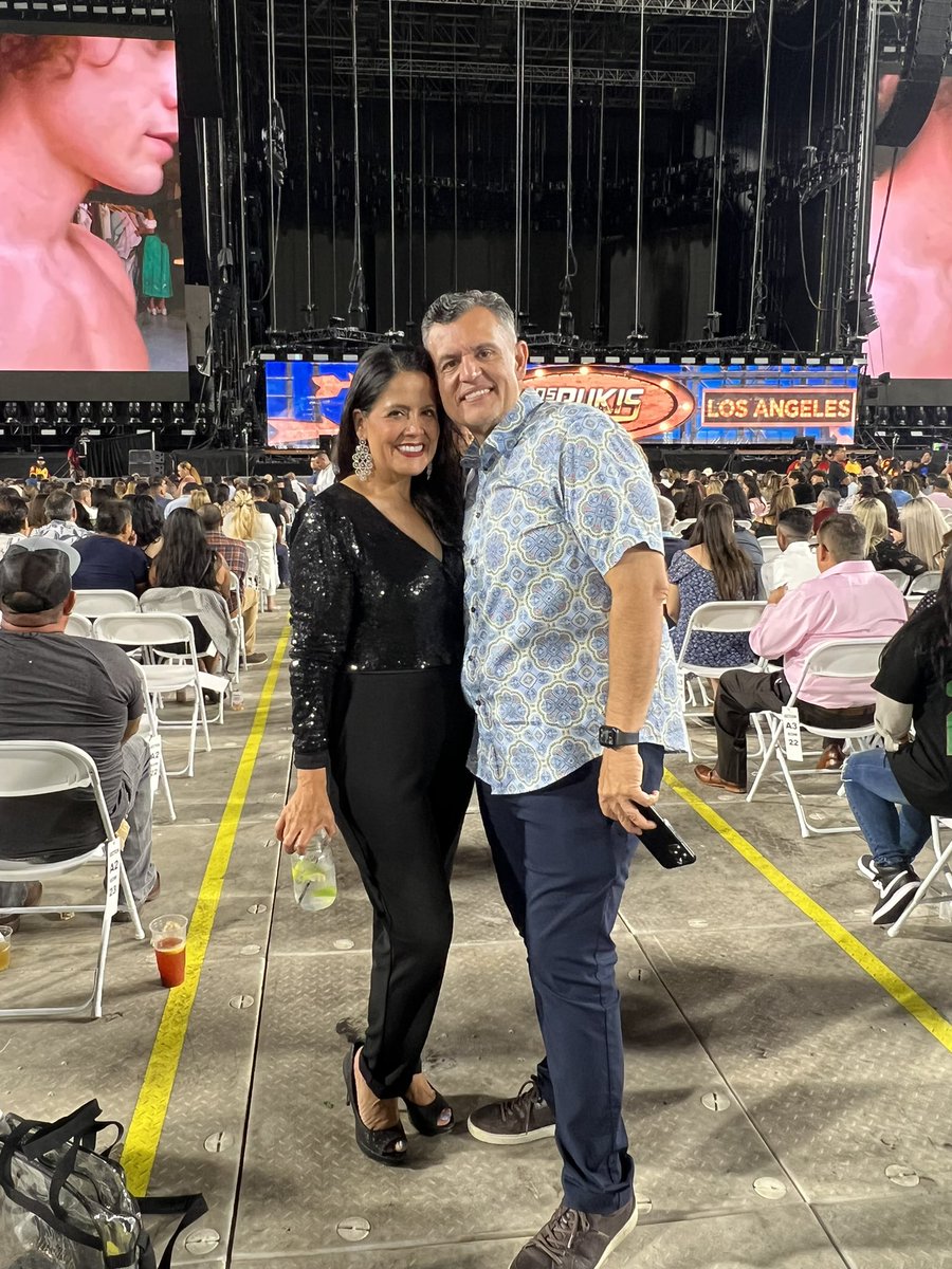 LupitaSCornejo's tweet photo. Living our best lives with 50,000+ #bukifans. The historic @lacoliseum hosted @somoslosbukis #Bukimania after 27 years 🔥🔥🔥. The energy and excitement is unmatched #UnaHistoriaCantada #LifeWithTheCornejos
@_Jose_Cornejo
#ElBuki https://t.co/eTbxbRNBKo