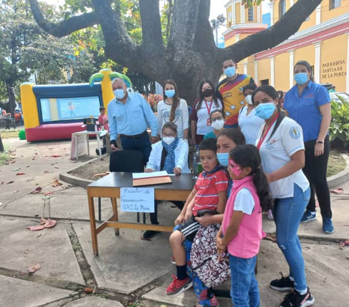 MorPetit's tweet photo. #AraguaEsProductiva #KarinaCarpio Personal de Salud del Estado Aragua desplegados en los 43 ASIC en campaña de Vacunación contra Poliomielitis, Sarampión Rubeola. @SaludAraguaP @DraShirleySalud @fmbaaragua22 https://t.co/sEJxSYR2QT