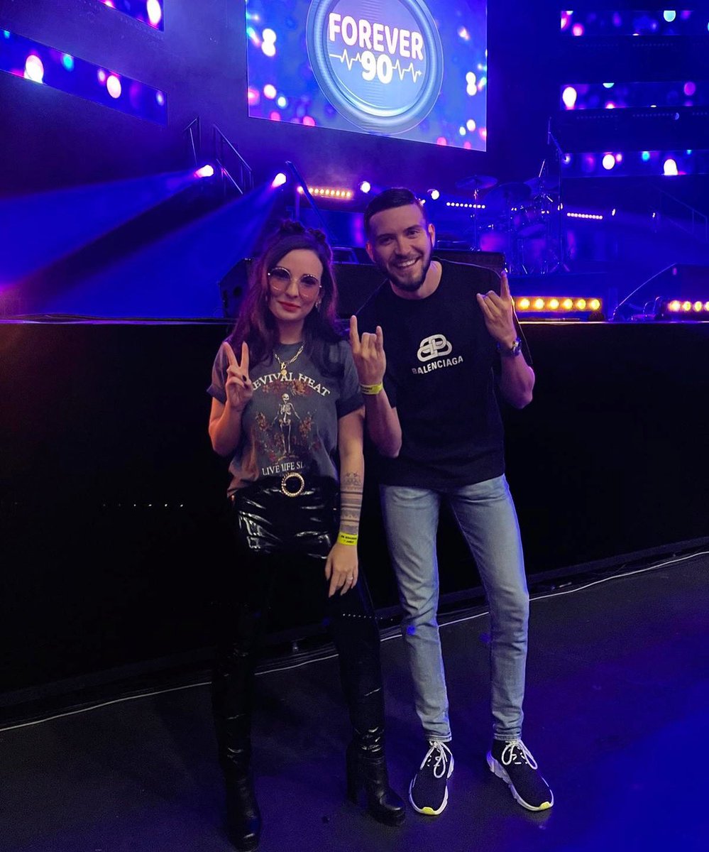 « Entourez-vous seulement de gens qui vont vous tirer vers le haut » 🤟🏼🖤

🔜 Rendez-vous en concert gratuit le 3 septembre à Brezolles (28) avec mon ami Foes. 🎙