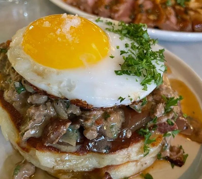 TheEatGuide's tweet photo. You don't want to miss your Sunday without trying this infamous DUCK STACK  🥞+🦆 = ♥️ 
@canard_restaurant.
 
📍@canard_restaurant
📸@rickymeetsworld

Eat it once and you will simply come back for more.

#TheEatGuide  #Sundayfood #brunch #foodporn #duckstack #traveloregon https://t.co/nkRdMk2PpD