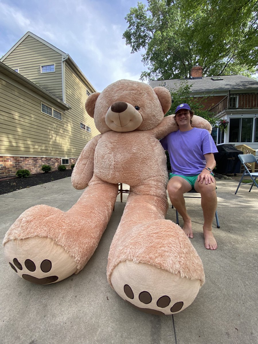 SirYacht_'s tweet photo. I’m looking to donate Bearnie, my 10 foot teddy bear to a children’s hospital where he can cheer up the kids

If anyone can help me with getting Bearnie to a good home that would be amazing!! https://t.co/Io0a7VWv0r