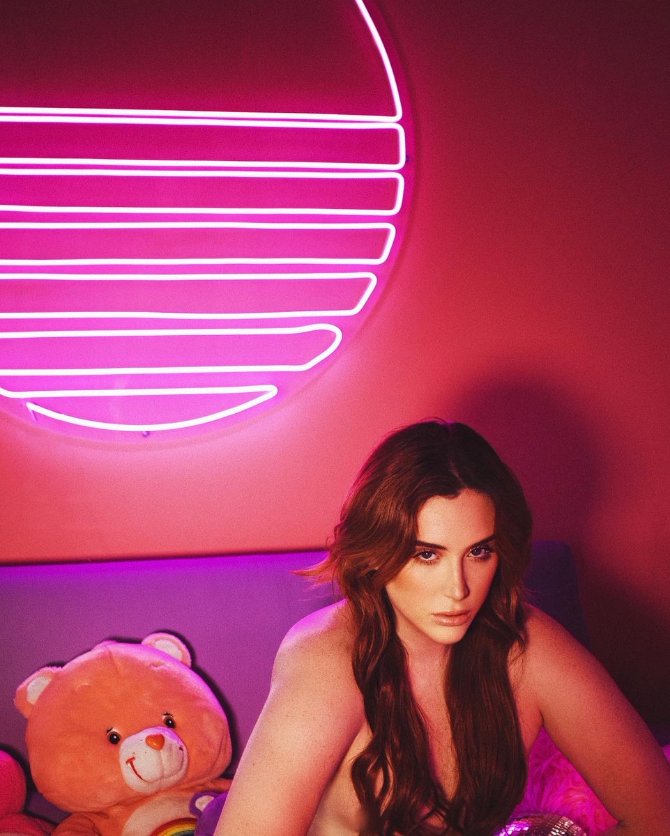 trevimoran's tweet image. Stream “too hot to be this hungover” pls stem.ffm.to/toohot