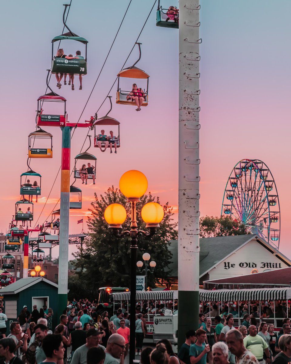 As the @IowaStateFair comes to a close, share your highlight from 2022! 🐮 🍗 🐷 🍦 🎡 🌽 🍪 #isfFindYourFun #dsmairport #flydsm #dsmusa #iowa #travel