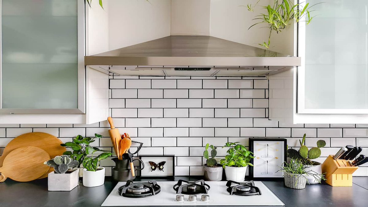 anjavro1's tweet photo. See how much it costs to install a #kitchen backsplash per square foot. #homeinspo  https://t.co/B73wXW19H2 https://t.co/wXt4Kpp1mZ