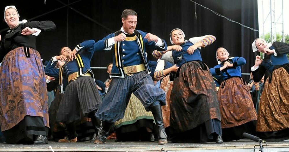 TelegrammeGGP's tweet photo. Ce dimanche 21 août 2022, c’est le cercle celtique quimpérois, Eostiged ar Stangala qui a remporté le titre de champion national de danse bretonne. Un titre décerné par Kenleur au festival de la Saint-loup, à Guingamp
➡️ https://t.co/XnpY6Ve31m https://t.co/I5WMW0b4fJ