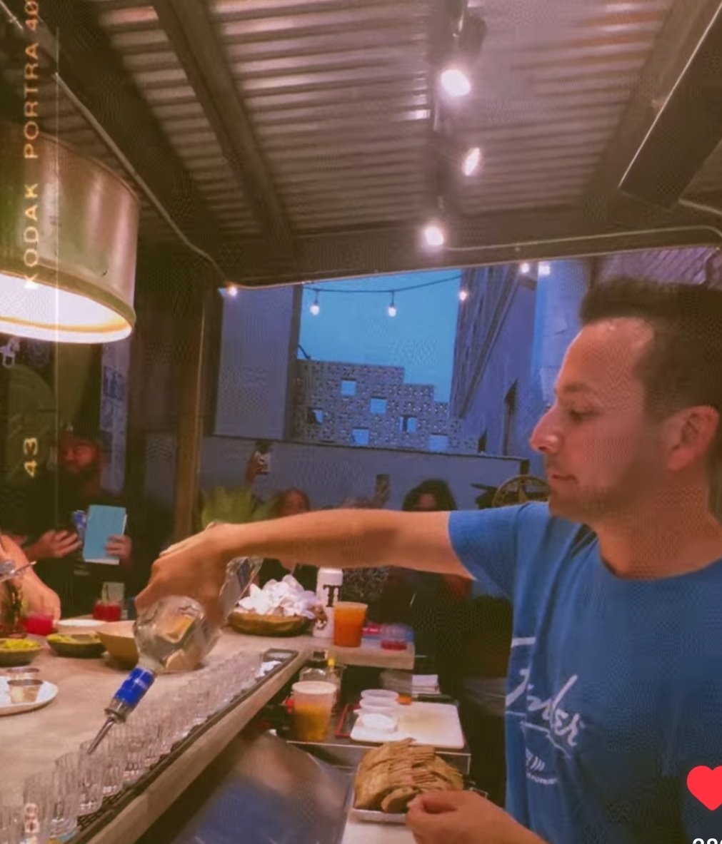 HowitasColombia's tweet photo. cheers for your life @howied 🎉🎂💜 https://t.co/AyPKTMx3dk