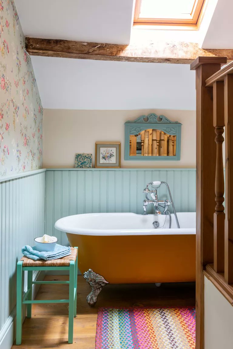 SueBarnes's tweet photo. Here's help for choosing the right #colorscheme for your bathroom. #homedecor  https://t.co/HGE6GTdKz1 https://t.co/bn1pW00UCS