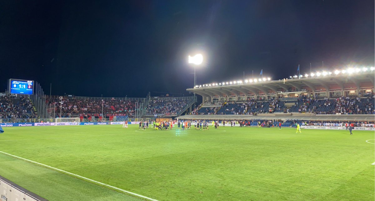 DijkstraRuben's tweet photo. Atalanta - AC Milan als afsluiter van deze geweldige voetbalvakantie. Minst mooie stadion, maar met afstand de leukste strijd van de potten die ik gezien heb.
#AtalanَtaMilan #Atalanta #ACMilan #ATAACM #ATAMIL #SerieA https://t.co/Z1mBw01aI1