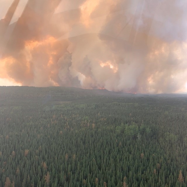 AlbertaWildfire's tweet photo. Smoky conditions in the province are being caused by the recent wildfire starts yesterday as well as the winds from BC wildfires. To learn more about smoke and where it’s coming from visit https://t.co/vFw0PhGLzb. If you have respiratory issues, call HealthLink at 811. https://t.co/CYT4pgIuiT