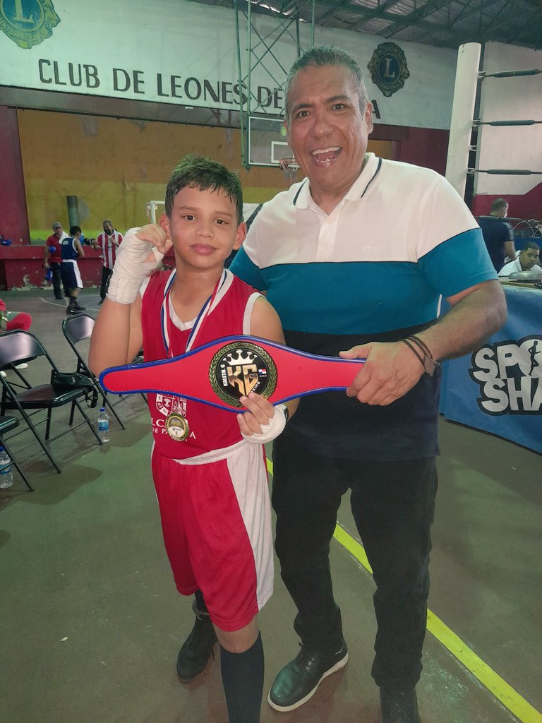 GJesusCastillo's tweet photo. ¡Faaamiliaaaa! si no lo conocen se los presento es Kaleth "Canelito" González- #kingboxing , ya esta encaminado en el Boxeo Olímpico en combates "Abre Bocas" lo vimos en una gran actuación en la Cartelera #buscandocampeones @municipiodepanama @fedebop #salganatriunfar #esmiverdad https://t.co/HTmbkzo9JP