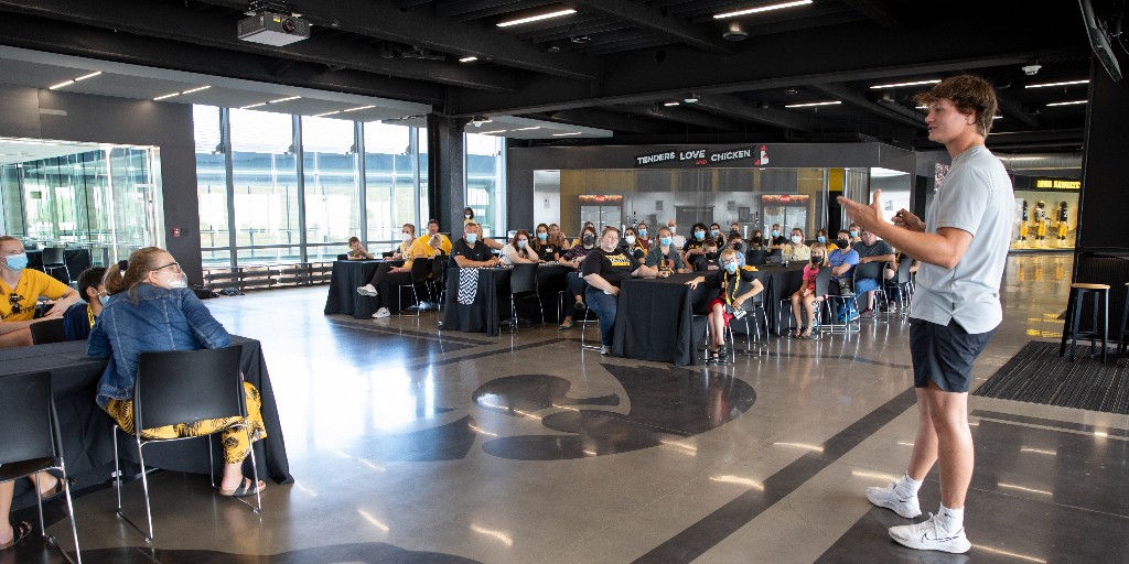 UIowaCLAS's tweet photo. .@HawkeyeFootball player Kelby Telander recently shared his personal hearing loss story during UISPEAKS, a summer camp designed to build communicative confidence for kids aged 7-17 who stutter or have hearing loss. https://t.co/AKQgifJ7Zk https://t.co/oA4lpxfq9t