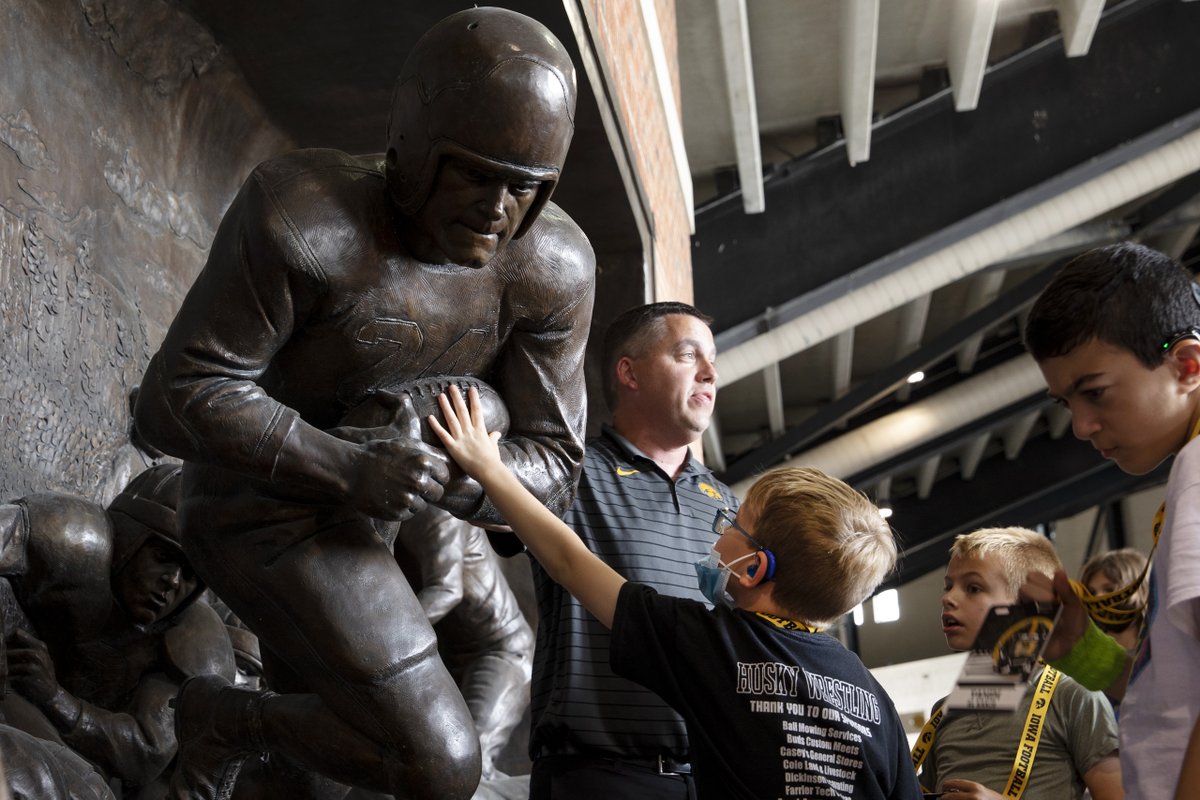 UIowaCLAS's tweet photo. .@HawkeyeFootball player Kelby Telander recently shared his personal hearing loss story during UISPEAKS, a summer camp designed to build communicative confidence for kids aged 7-17 who stutter or have hearing loss. https://t.co/AKQgifJ7Zk https://t.co/oA4lpxfq9t