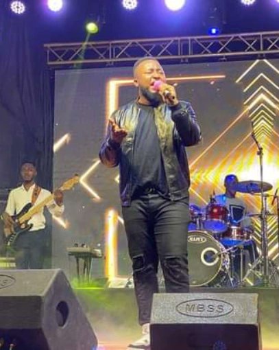 Gospel_agenda's tweet photo. 🔴 PRÉSENTATION
A.G.W #EXCEPTIONEL 
C'est l'une des voix les plus autorisées du gospel camerounais.
@ablazemusicofficial est l'un des label les plus représentatifs de ce qui se fait de mieux chez nous.
Ce soir était simplement exceptionnel.
#agendagospelduweekend #captured https://t.co/NYgcONiz5m
