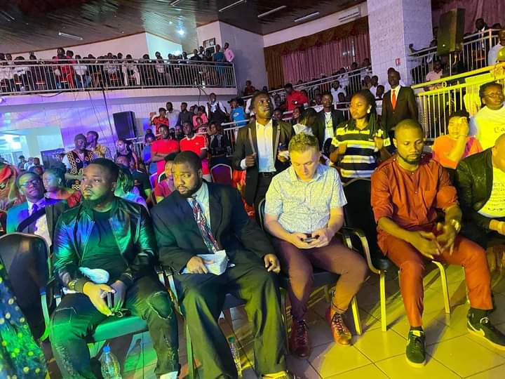 Gospel_agenda's tweet photo. 🔴 PRÉSENTATION
A.G.W #EXCEPTIONEL 
C'est l'une des voix les plus autorisées du gospel camerounais.
@ablazemusicofficial est l'un des label les plus représentatifs de ce qui se fait de mieux chez nous.
Ce soir était simplement exceptionnel.
#agendagospelduweekend #captured https://t.co/NYgcONiz5m