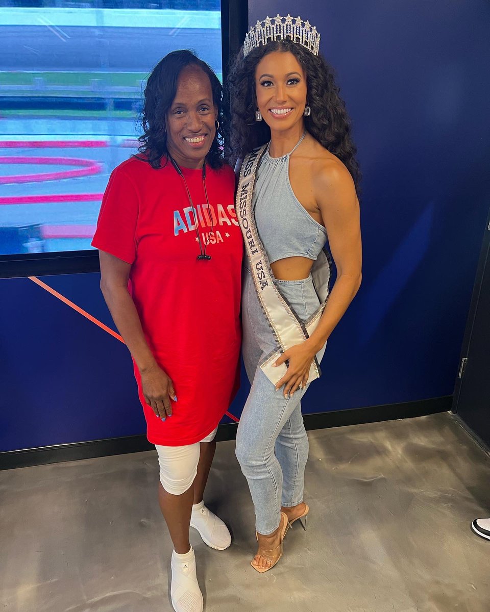 mikalamcghee's tweet photo. The #Bommarito500 was a huge success! Thank you to my sponsors at @BommaritoAuto for allowing me to join in on the pre-race festivities and enjoy the 6th Annual Bommarito 500 IndySeries Race! 🏁🏎💨 https://t.co/3rFvDETGh4