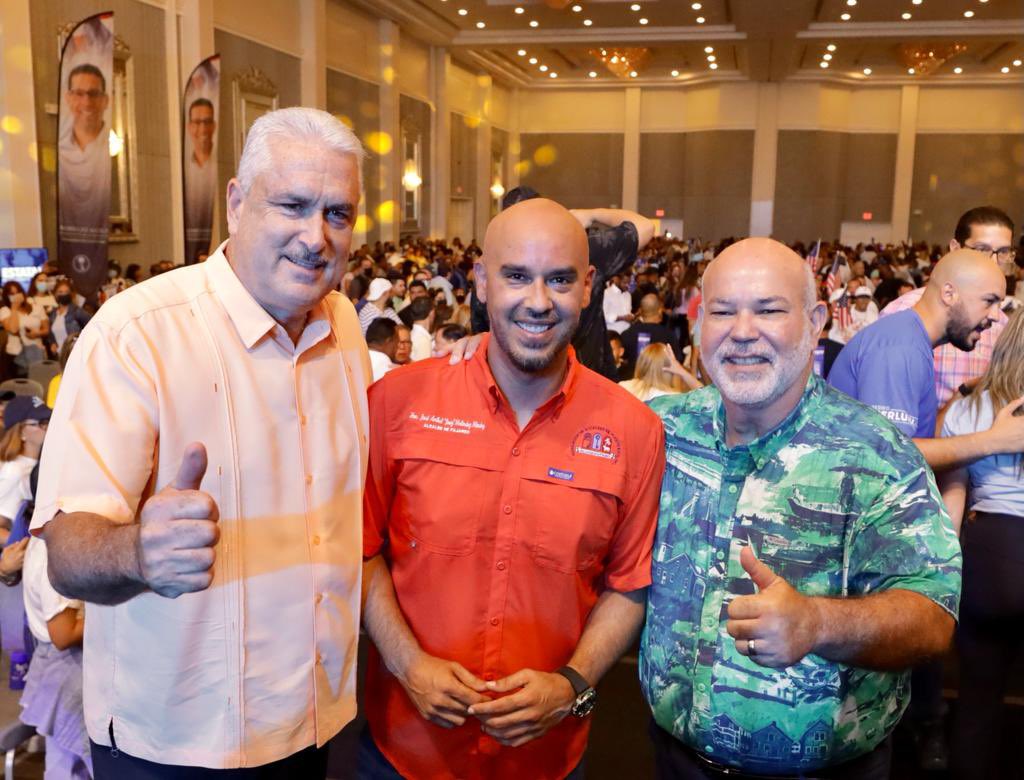 JohnnyMndez36's tweet photo. El @pnp_pr es el único instrumento de justicia social y desarrollo económico en la Isla. Lo hemos demostrado logrando hacerle justicia a los empleados públicos, a nuestra gente y continuaremos trabajando por ti y por nuestra Isla. #UnEquipo #JuntaEstatalPNP🌴 https://t.co/wXO3GeIUb8
